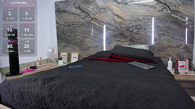 logan-wollf online show from April 28, 2026, 7:30 pm