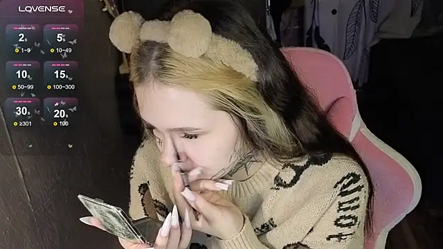 Liaa Lii online show from April 15, 2026, 6:26 pm