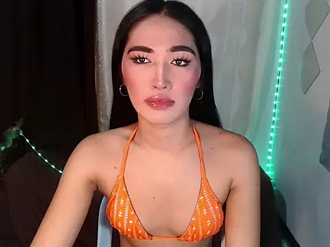 Snapshot of urasiankylie chatting on June 6, 2026, 6:01 pm urasiankylie online show from June 6, 2026, 6:01 pm