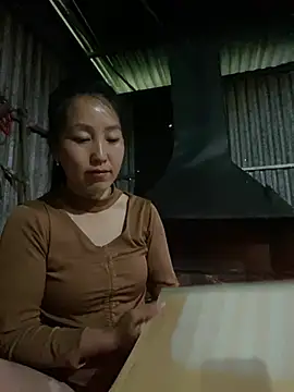 Huonglyna online show from May 1, 2026, 2:27 am