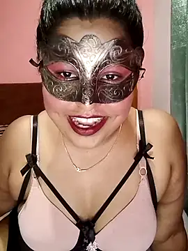Maskedcurves online show from April 30, 2026, 5:03 am