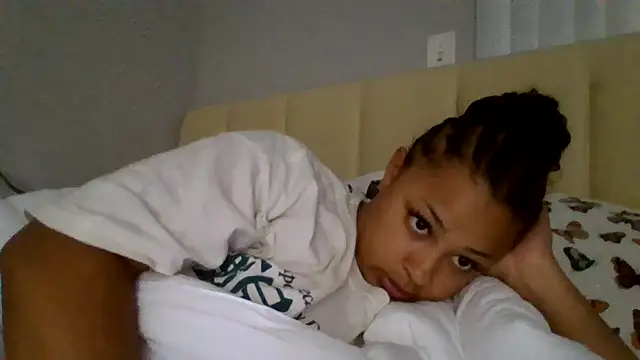 Snapshot of madzbailey chatting on June 29, 2026, 12:28 am madzbailey online show from June 29, 2026, 12:28 am
