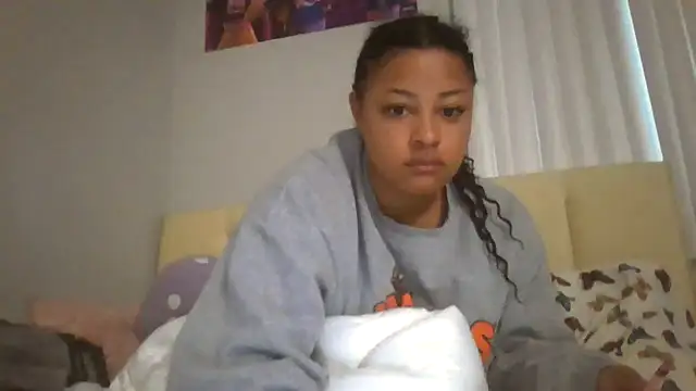 Snapshot of madzbailey chatting on July 5, 2026, 12:56 pm madzbailey online show from July 5, 2026, 12:56 pm