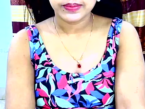 Snapshot of Noor_Zarin chatting on April 16, 2026, 10:34 pm Noor Zarin online show from April 16, 2026, 10:34 pm