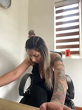 Snapshot of Isabella_varella- chatting on April 29, 2026, 5:30 pm Isabella varella- online show from April 29, 2026, 5:30 pm
