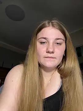 Snapshot of Flowers454 chatting on April 3, 2026, 7:23 pm Flowers454 online show from April 3, 2026, 7:23 pm