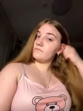 Snapshot of Flowers454 chatting on April 4, 2026, 9:34 pm Flowers454 online show from April 4, 2026, 9:34 pm