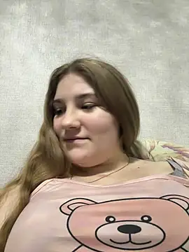 Snapshot of Flowers454 chatting on April 6, 2026, 10:11 pm Flowers454 online show from April 6, 2026, 10:11 pm