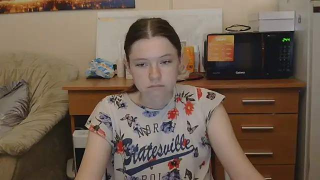 Snapshot of JessicaHolland1 chatting on July 6, 2026, 6:10 pm JessicaHolland1 online show from July 6, 2026, 6:10 pm