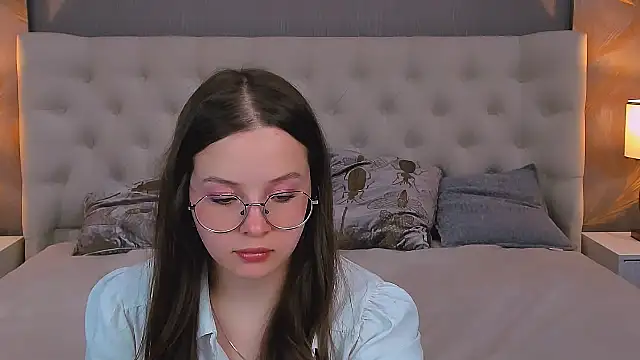 Snapshot of SYDNEY_DIAMONDS chatting on April 5, 2026, 4:48 pm SYDNEY DIAMONDS online show from April 5, 2026, 4:48 pm