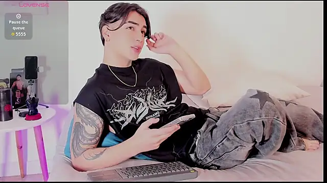 Thiago angel online show from April 22, 2026, 6:05 am
