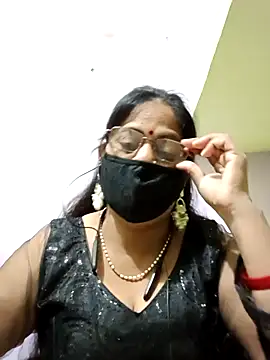 SEEMA 012 online show from May 7, 2026, 4:51 am