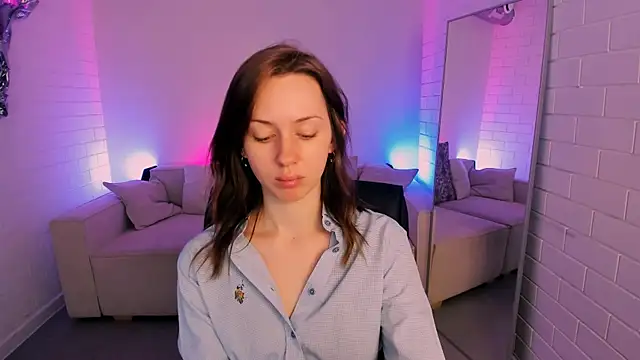 Snapshot of MeganClapp chatting on April 15, 2026, 5:14 am MeganClapp online show from April 15, 2026, 5:14 am