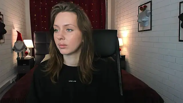 Snapshot of MeganClapp chatting on April 22, 2026, 5:10 am MeganClapp online show from April 22, 2026, 5:10 am