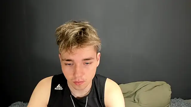 zeriax online show from April 27, 2026, 2:53 am