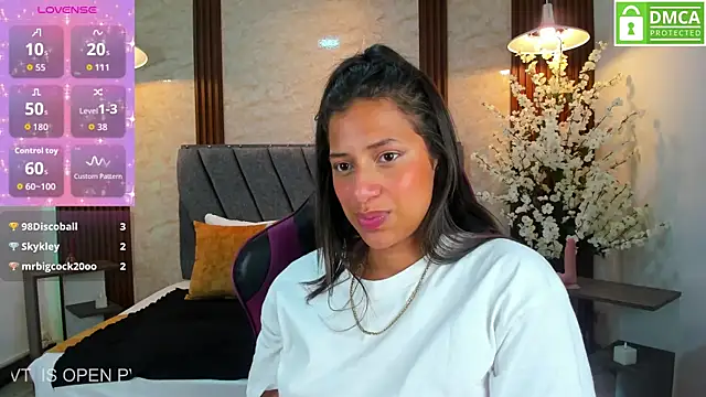 Snapshot of Atiena_ chatting on April 18, 2026, 7:07 pm Atiena online show from April 18, 2026, 7:07 pm