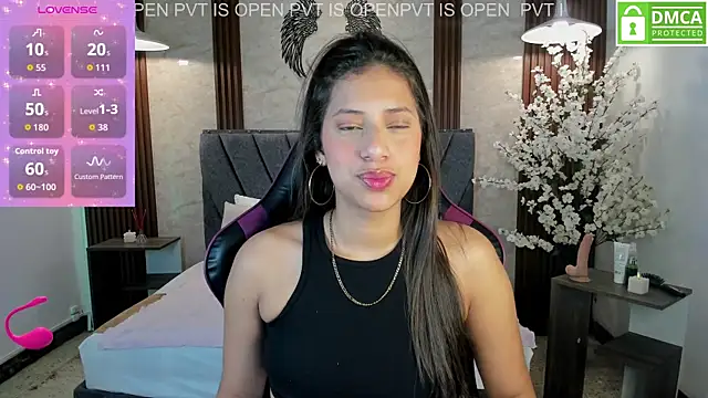 Snapshot of Atiena_ chatting on April 28, 2026, 7:19 pm Atiena online show from April 28, 2026, 7:19 pm