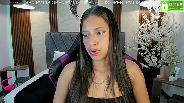 Snapshot of Atiena_ chatting on May 2, 2026, 11:48 am Atiena online show from May 2, 2026, 11:48 am