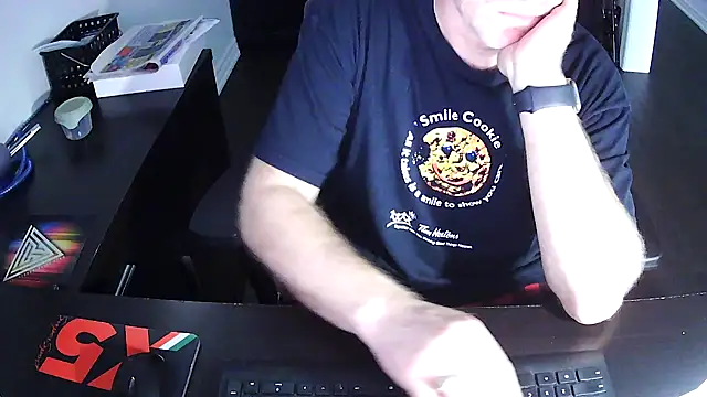 Shalun2000 online show from May 3, 2026, 6:47 pm