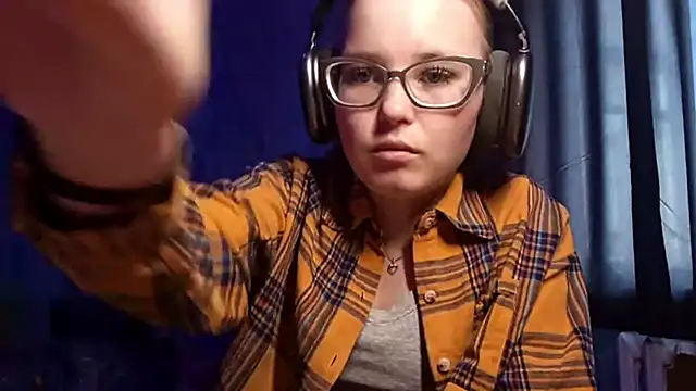 Sheriscute online show from April 7, 2026, 1:11 pm