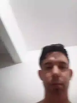 Roger1986  online show from April 7, 2026, 9:15 pm