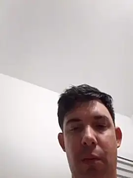 Roger1986  online show from April 20, 2026, 10:11 pm