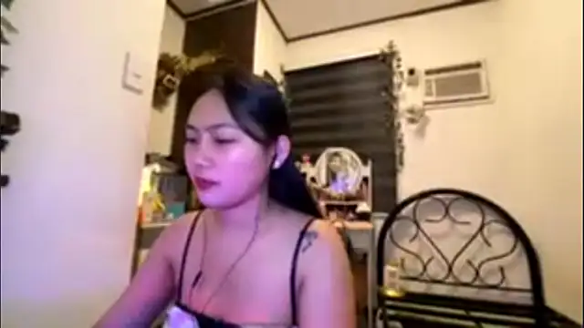 Snapshot of GlindaDejardin chatting on April 14, 2026, 5:19 pm GlindaDejardin online show from April 14, 2026, 5:19 pm