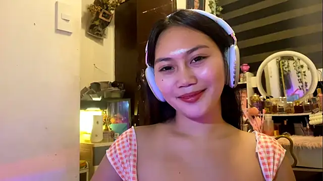 Snapshot of GlindaDejardin chatting on April 23, 2026, 5:37 pm GlindaDejardin online show from April 23, 2026, 5:37 pm