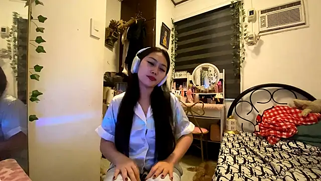 Snapshot of GlindaDejardin chatting on May 3, 2026, 5:19 pm GlindaDejardin online show from May 3, 2026, 5:19 pm