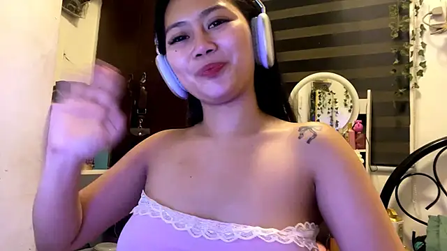 Snapshot of GlindaDejardin chatting on May 11, 2026, 5:21 pm GlindaDejardin online show from May 11, 2026, 5:21 pm