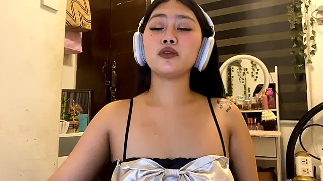 Snapshot of GlindaDejardin chatting on May 15, 2026, 5:53 pm GlindaDejardin online show from May 15, 2026, 5:53 pm