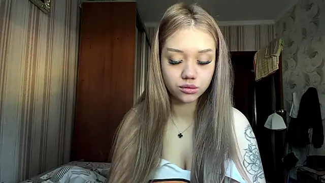 Angel babygirI18 online show from May 20, 2026, 4:18 am