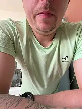 Snapshot of trentenaire08 chatting on April 9, 2026, 2:33 pm trentenaire08 online show from April 9, 2026, 2:33 pm