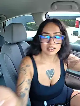 Snapshot of Controllercutie chatting on May 24, 2026, 5:51 pm Controllercutie online show from May 24, 2026, 5:51 pm