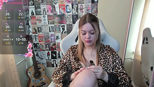 AmeliePeach online show from May 15, 2026, 1:45 am