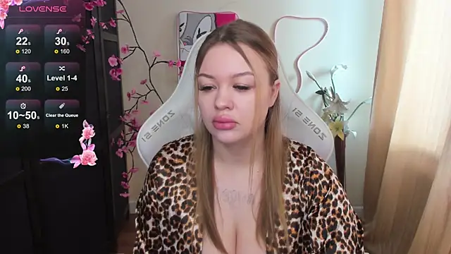 AmeliePeach online show from May 17, 2026, 1:25 am