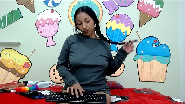pamelaskiny20 online show from May 14, 2026, 2:40 am