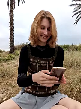 Snapshot of Julialexxxx chatting on May 4, 2026, 7:26 am Julialexxxx online show from May 4, 2026, 7:26 am