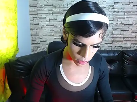 stefani robles online show from April 26, 2026, 1:42 pm