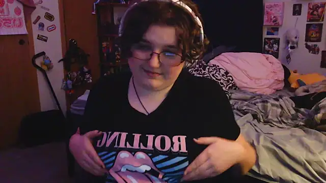 femcelsam online show from April 8, 2026, 4:01 am