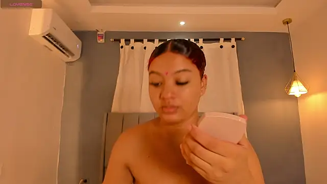 sweetkimmie  online show from April 18, 2026, 11:14 am