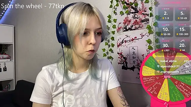 LunaBless online show from June 23, 2026, 10:08 pm
