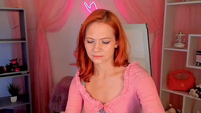 Snapshot of LisaAris chatting on July 17, 2026, 7:19 pm LisaAris online show from July 17, 2026, 7:19 pm