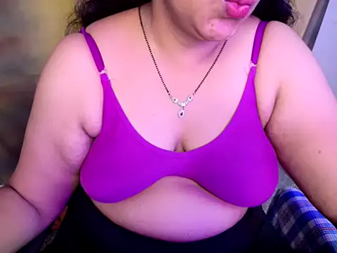 Snapshot of charu-baby chatting on April 17, 2026, 6:38 am charu-baby online show from April 17, 2026, 6:38 am