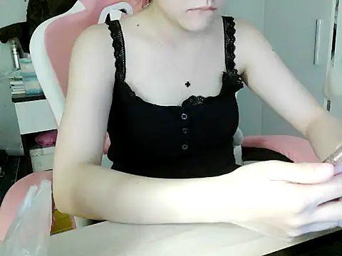 Snapshot of lucienguyen chatting on April 10, 2026, 2:50 am lucienguyen online show from April 10, 2026, 2:50 am