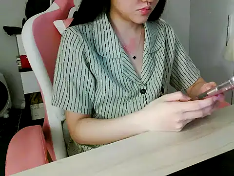 Snapshot of lucienguyen chatting on April 18, 2026, 5:50 pm lucienguyen online show from April 18, 2026, 5:50 pm