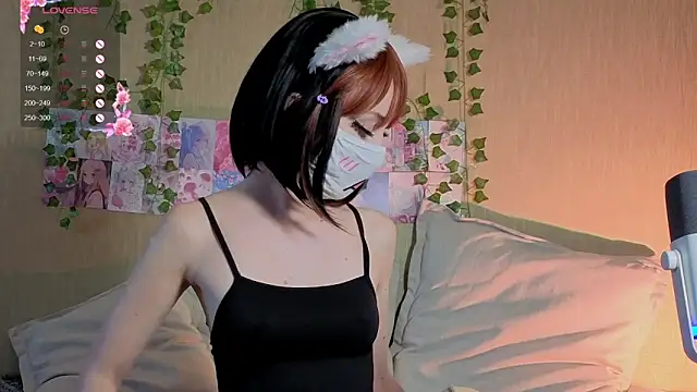 LunaNyanmi online show from May 13, 2026, 2:36 pm