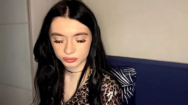 Snapshot of RenataBrought chatting on April 6, 2026, 4:19 pm RenataBrought online show from April 6, 2026, 4:19 pm