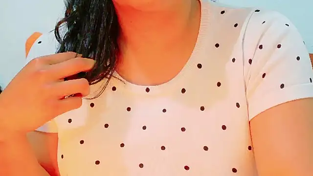 Snapshot of MojaditPussy chatting on May 3, 2026, 8:59 pm MojaditPussy online show from May 3, 2026, 8:59 pm