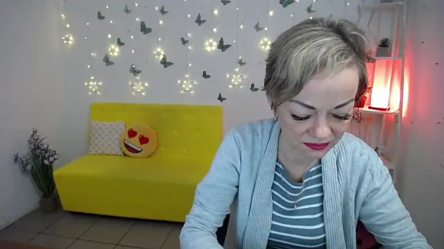 Snapshot of NikaMayu chatting on May 7, 2026, 5:24 am NikaMayu online show from May 7, 2026, 5:24 am